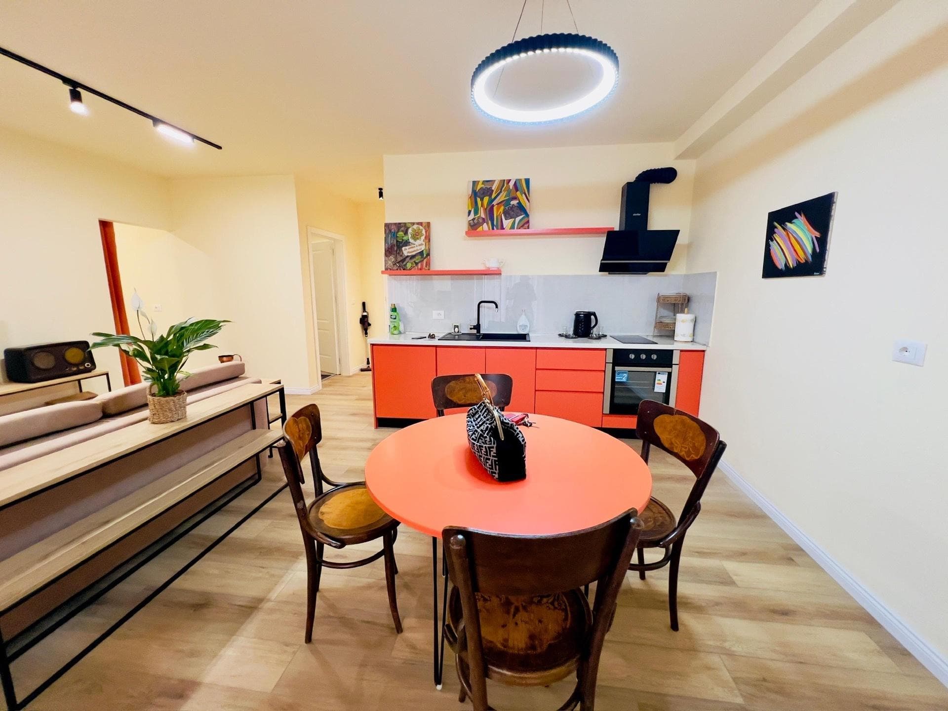 Jepet me qera apartament 2+1 Pazari i ri
