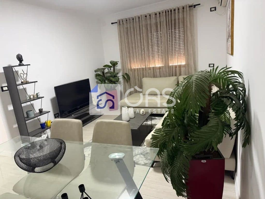 Jepet apartament me qera 2+1 Tek Shkolla Mihal Grameno 2