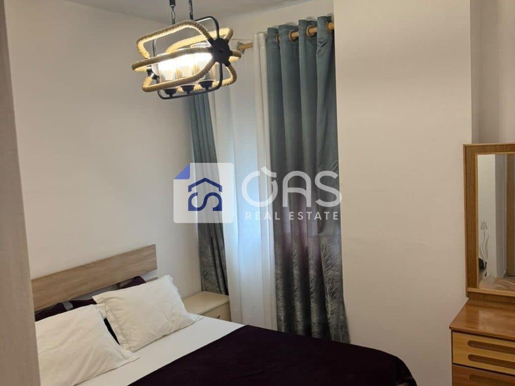 Jepet me qera Apartamenti 1+1 Astir