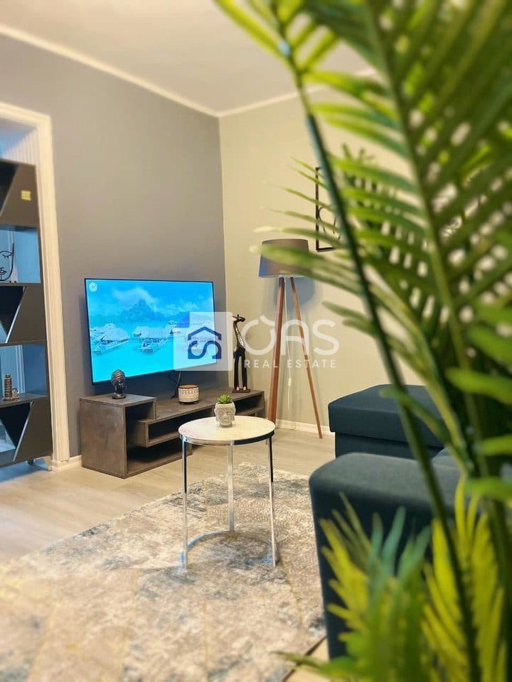 Jepet apartament me qera 1+1 Rruga e Durrsit