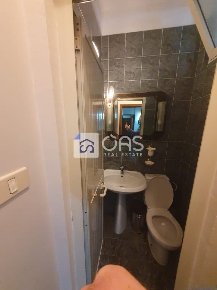 Jepet apartament me qera 3+1 Tregu i Ri Elektrik 4