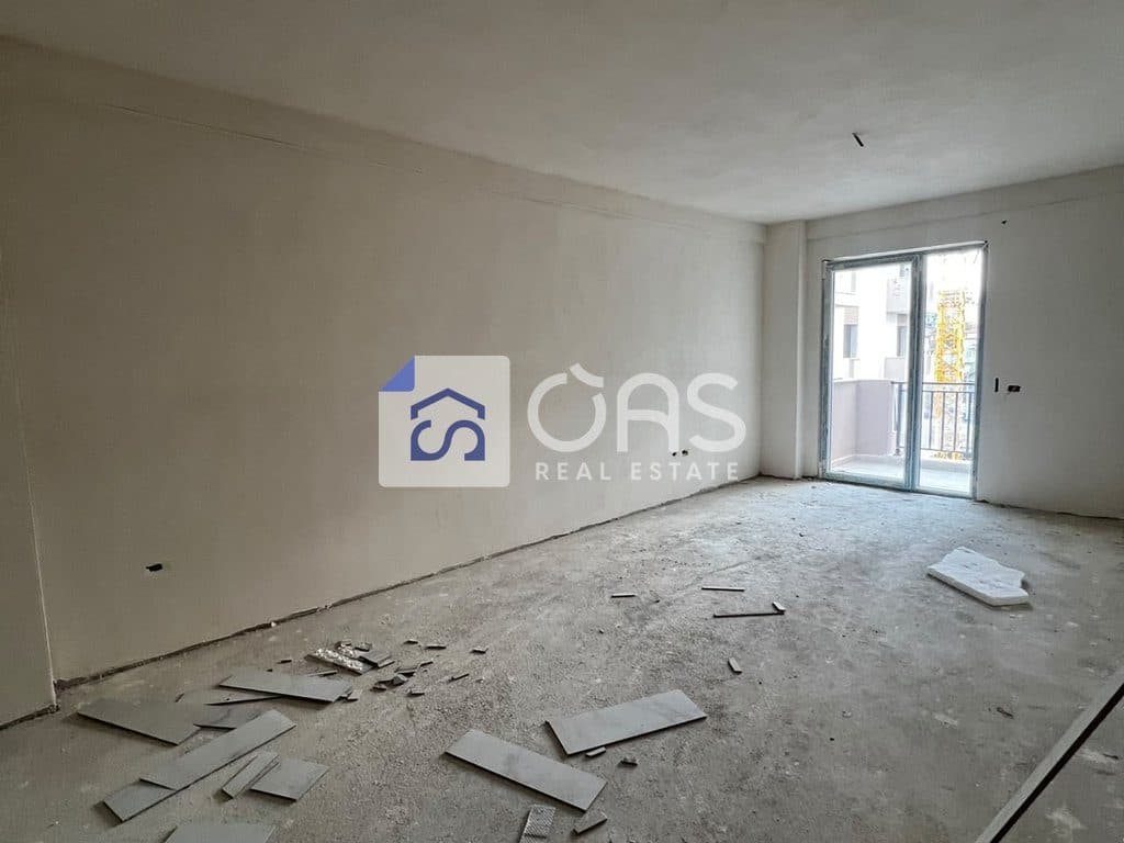 Shitet apartament 1+1 ne Kamez. 2