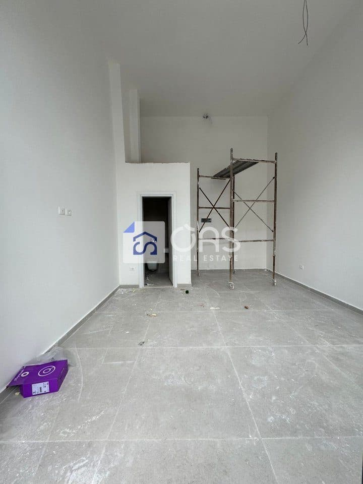 Ambjent me qera te Stacioni i Trenit 900 euro