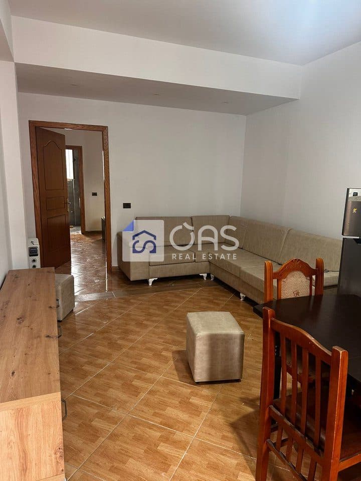 Jepet apartament me qera 1+1 Astir