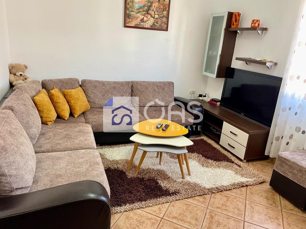 Jepet apartament me qera 1+1 Laprake
