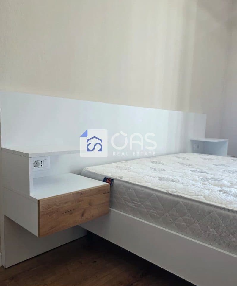Jepet apartament me qera 1+1 5 Maj 3