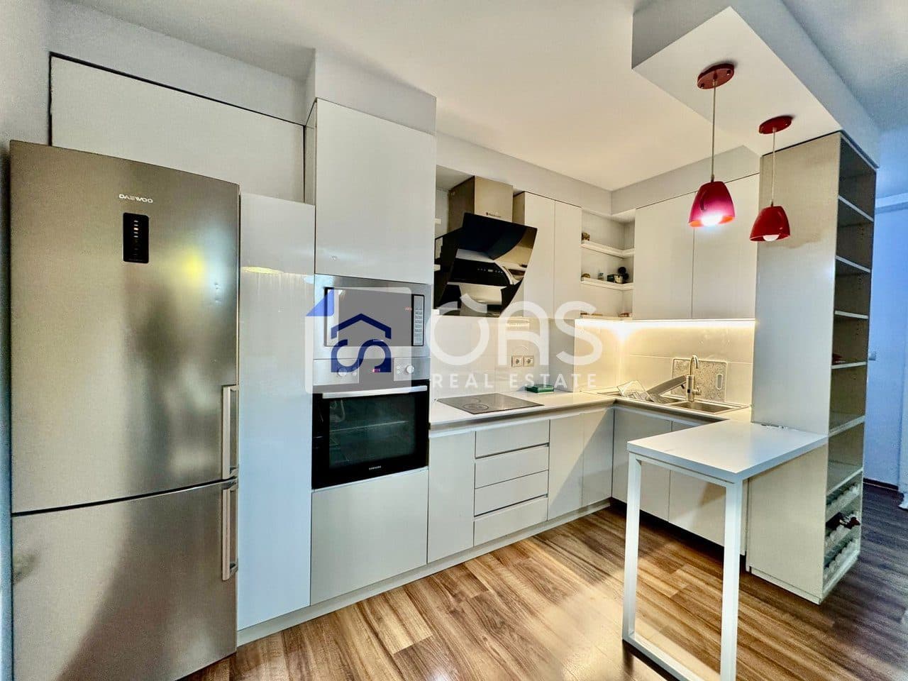 Jepet me qera apartament 1+1 tek Komuna Parisit 2