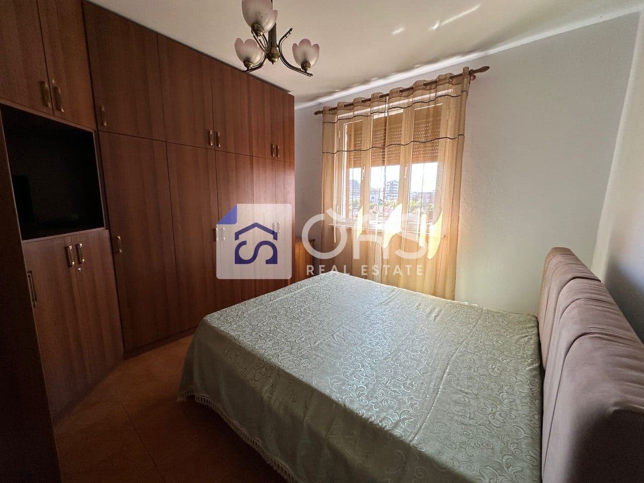 Jepet me qera apartament 2+1 pazari i ri 4