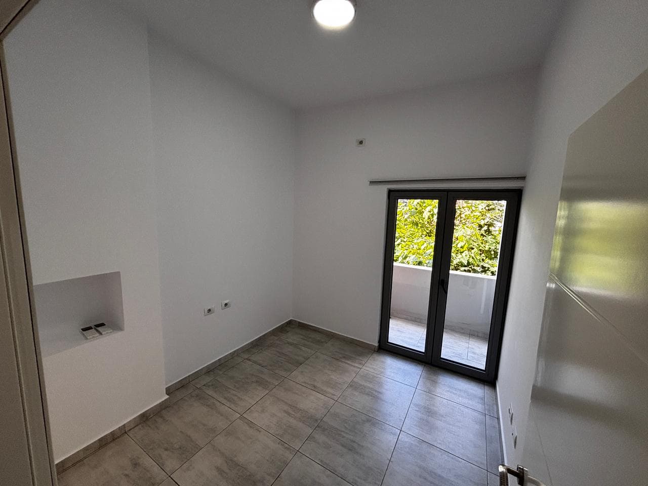 Jepet me qera Apartament Per Biznes tek Rruga e Dibrës, Tiranë - 500€ | 75 m² 4