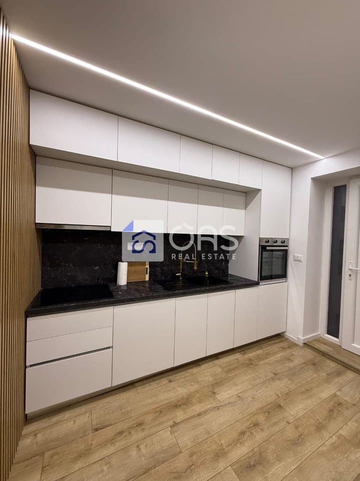 Jepet apartament me qera 1+1 tek 21 Dhjetori 2