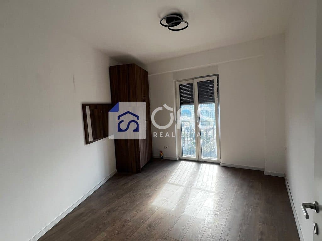 Jepet me qera apartament 2+1+2 tek Bulevardi i Ri. 3