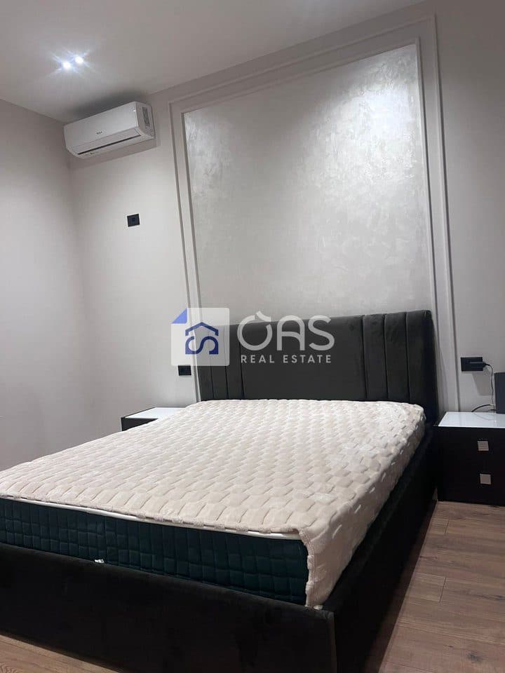 Jepet apartament me qera 1+1 Te Rruga Mine Peza 4