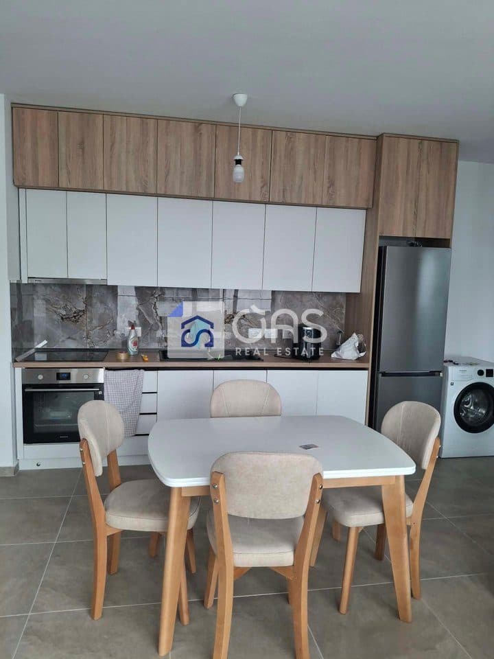 Jepet Apartament me qera 2+1+P Ne Porcelan