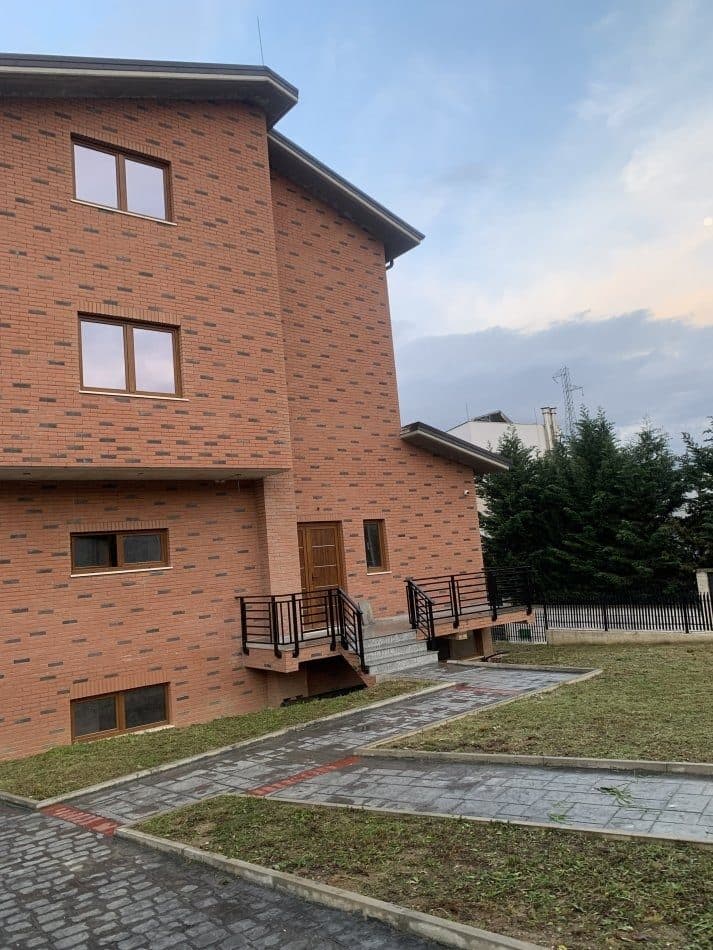 Vilë 6+5 Me Qira në Mjull - Bathore, Tiranë - 4500€ | 450 m²