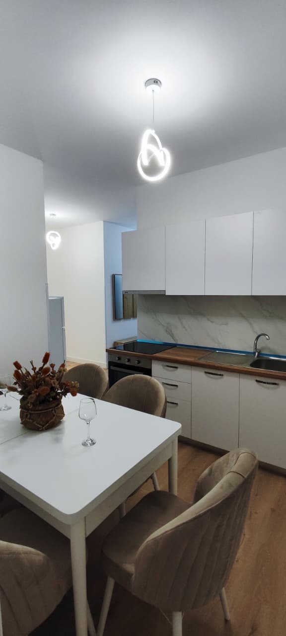 Jepet me qira apartamenti 1+1 qender