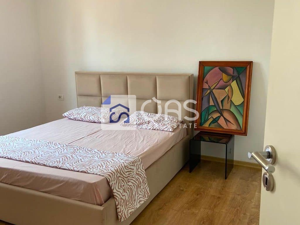 Jepet me qera apartament 1+1 te Bulevardi Zogu i Pare 2