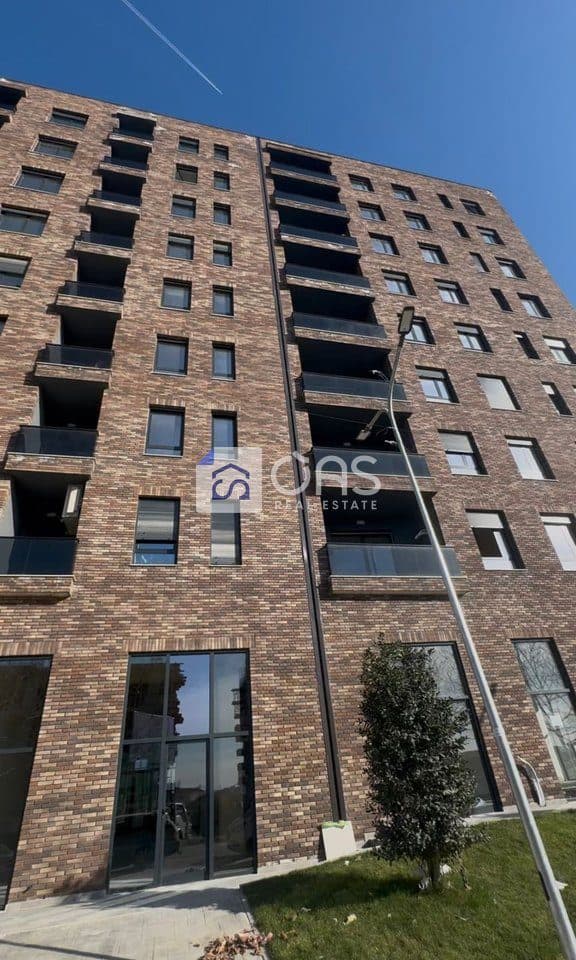 Shitet apartament 3+1 ne 5 Maj 175.000 euro