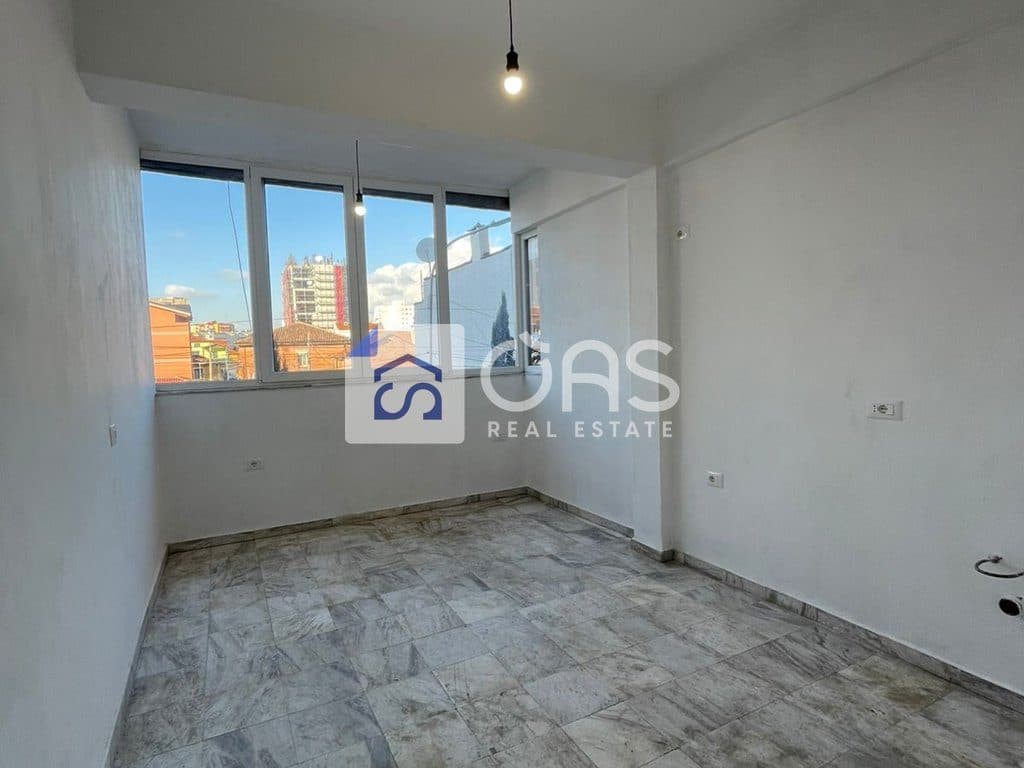 Jepet ambient biznesi 3+3 tek Pazari i ri 2
