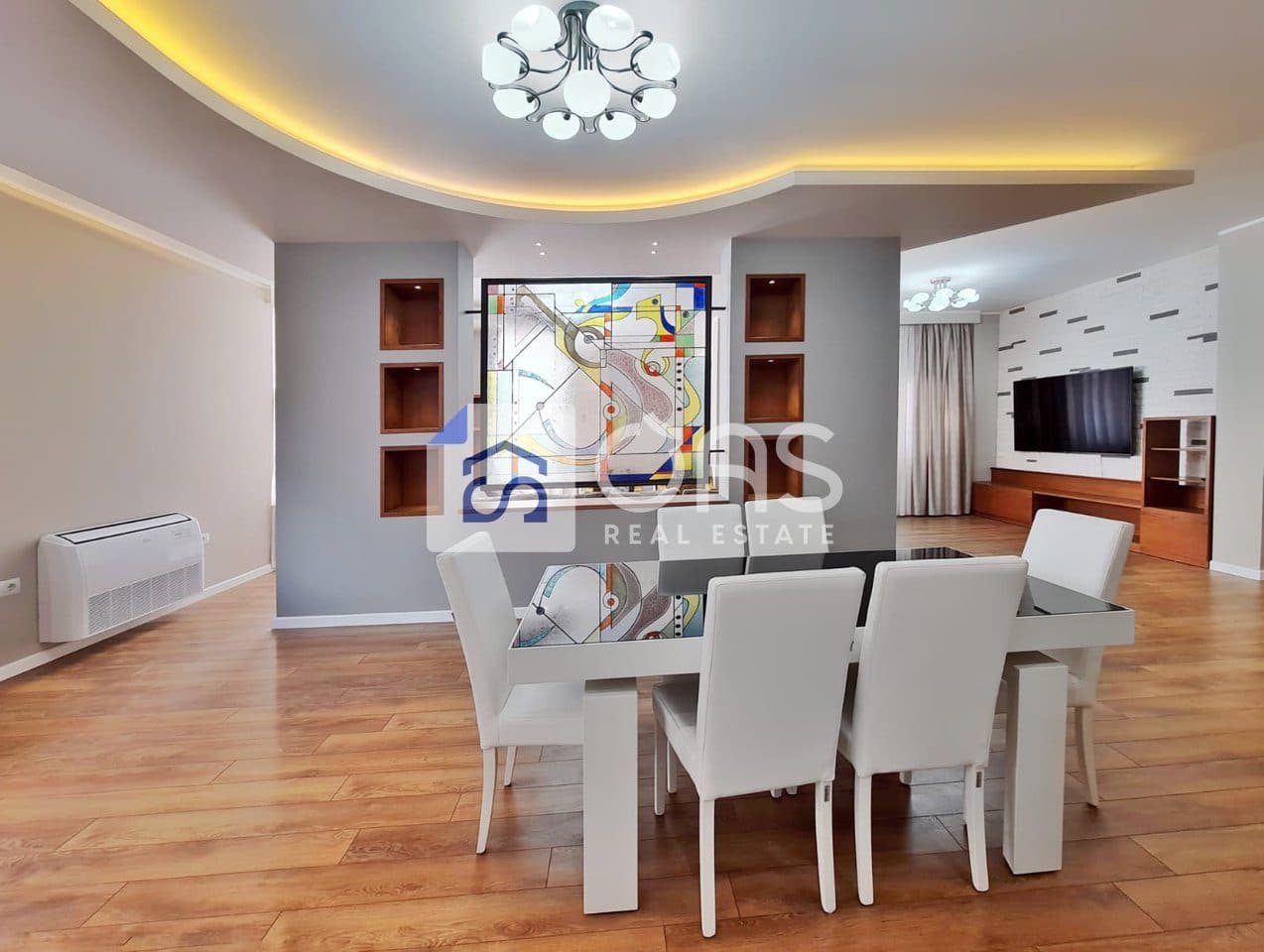 Jepet me qera apartament 4+1+2 tek Komuna Parisit 2