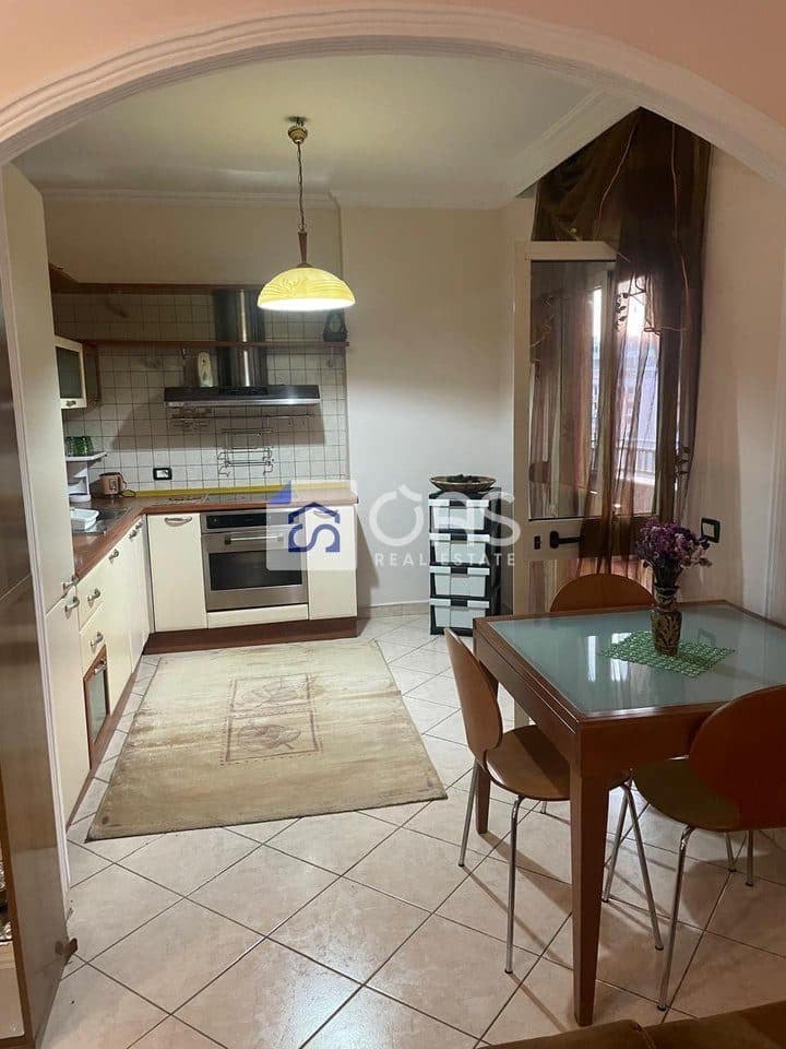 Jepet me qera apartamenti 2+1 Stacioni Trenit