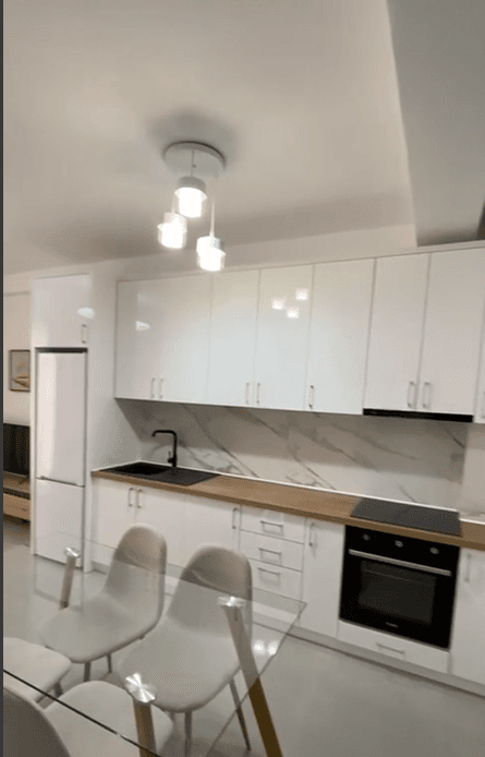 Jepet apartament 1+1 me qera tek Rruga Durresit 3