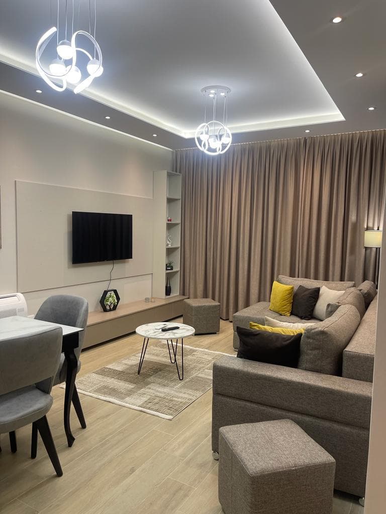 Jepet me qera apartament 1+1 tek Komuna Parisit (Kompleksi Olimpik) 2