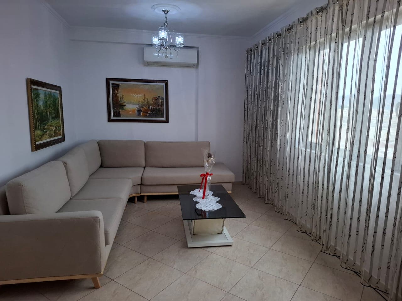 Jepet me qera apartament 2+1 ne Qender te Tiranes