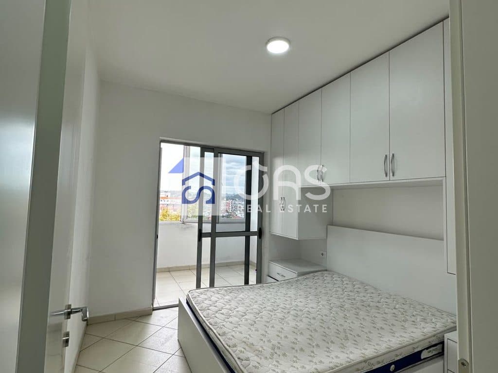 Shitet apartament 1+1 Pran terminalit te Autobuzave ( Perball Casa Italia) 2