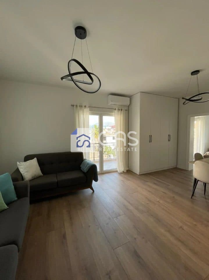 Jepet apartament me qera 1+1 Ish Parku 4