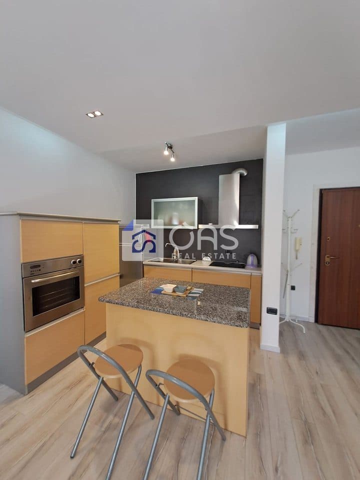 Jepet me qera apartament 1+1 tek stadiumi Air Albania. 2