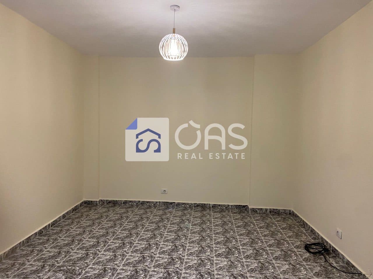 Jepet apartament me qera 3+1 tek Komuna e Parisit " Kullat Arabe" 3