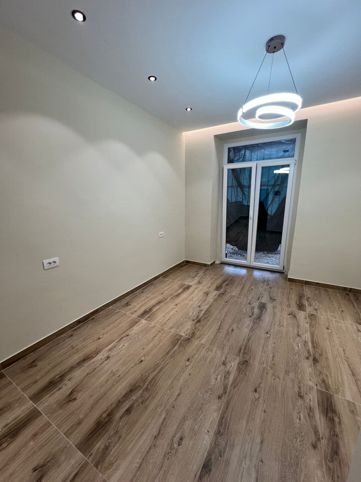 Jepet me qera Apartament Per Biznes tek Shallvaret, Tiranë - 400€ | 30 m²