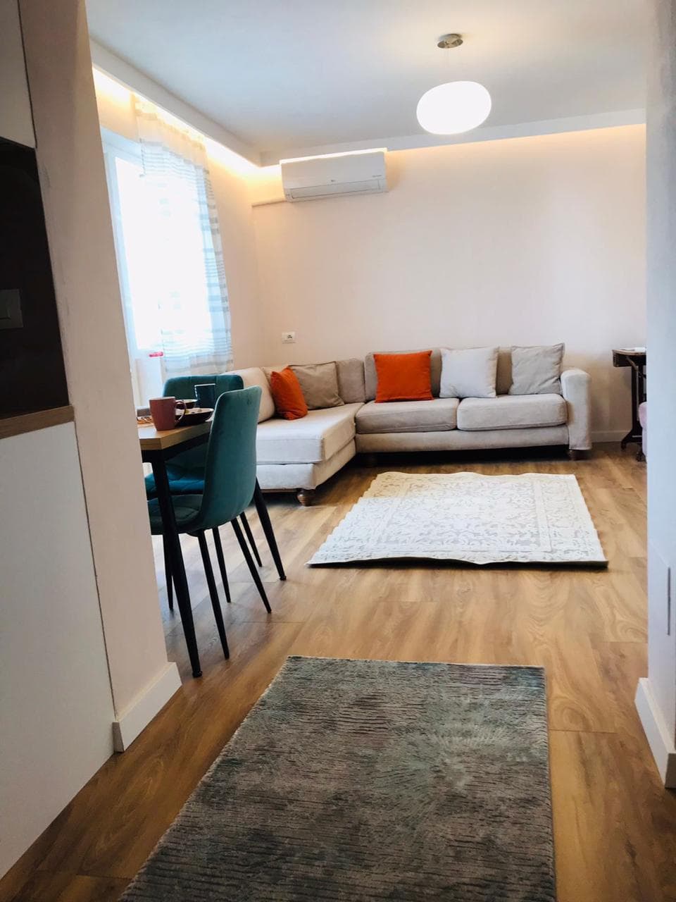 Jepet me qera Apartament 1+1+1 Tek Rruga Mine Peza