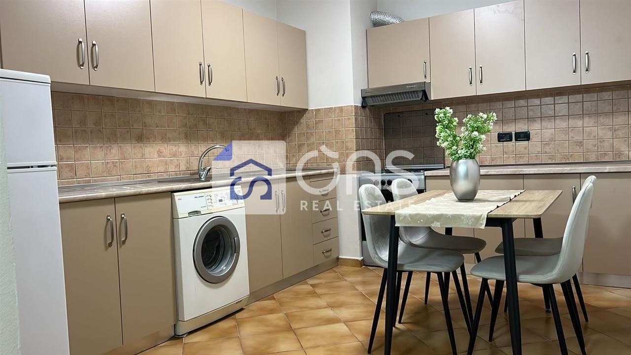Jepet apartament me qera 1+1 ne Bllok 2