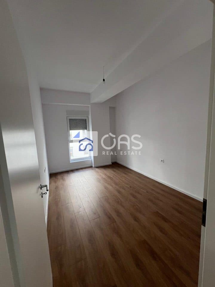 Shitet apartament 1+1 te Ali Demi. 3