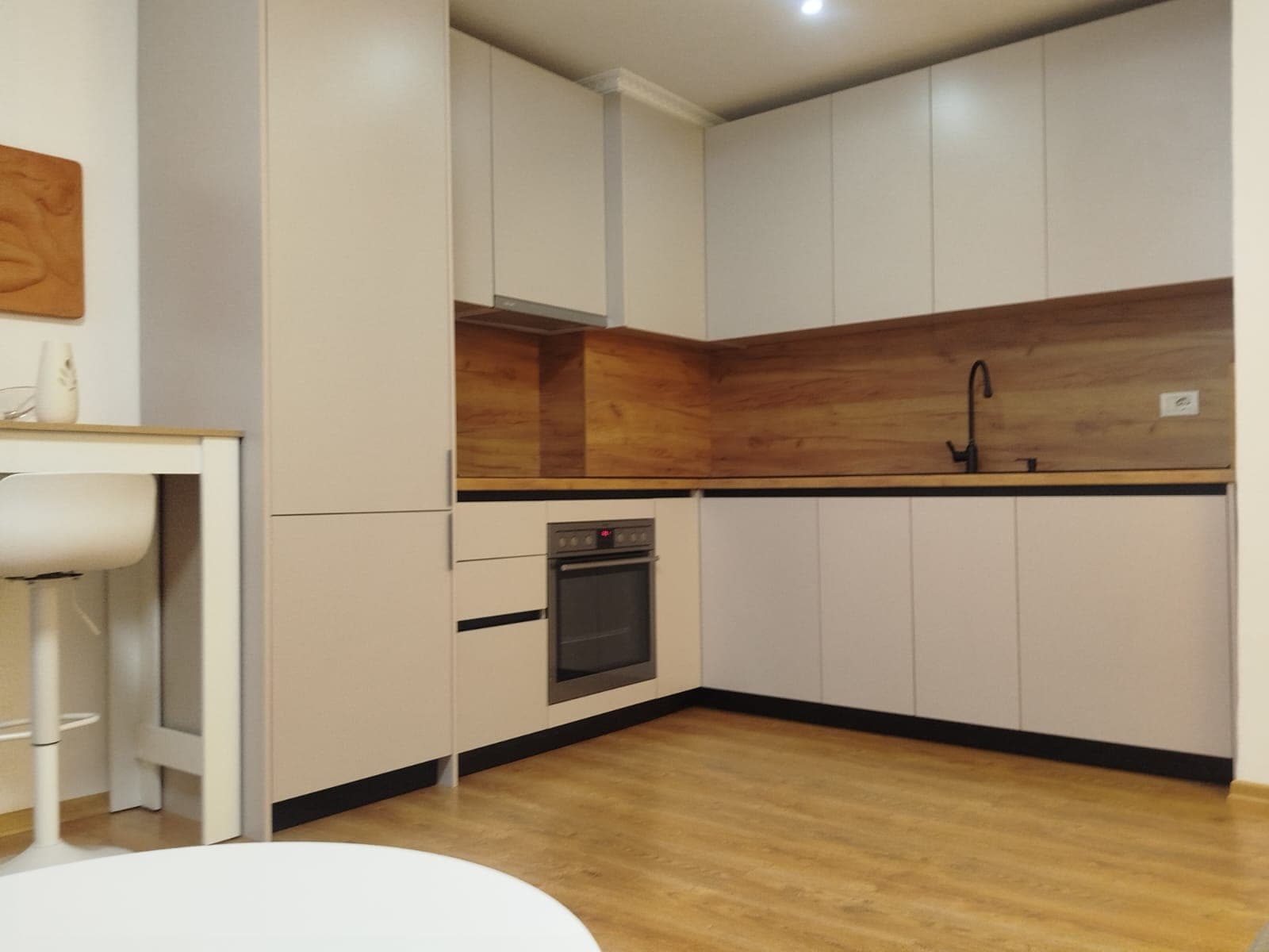 Shitet Apartament 1+1 Fresk 2