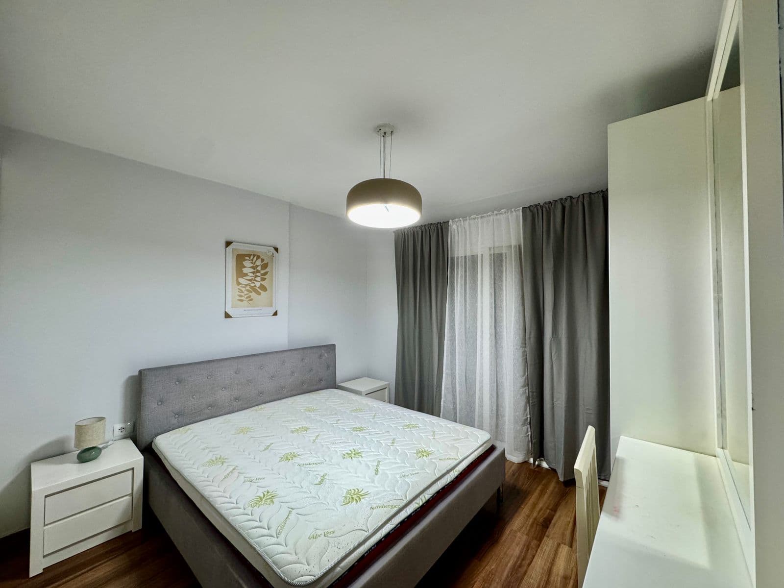 Jepet me qera apartament 1+1 tek Komuna Parisit 3