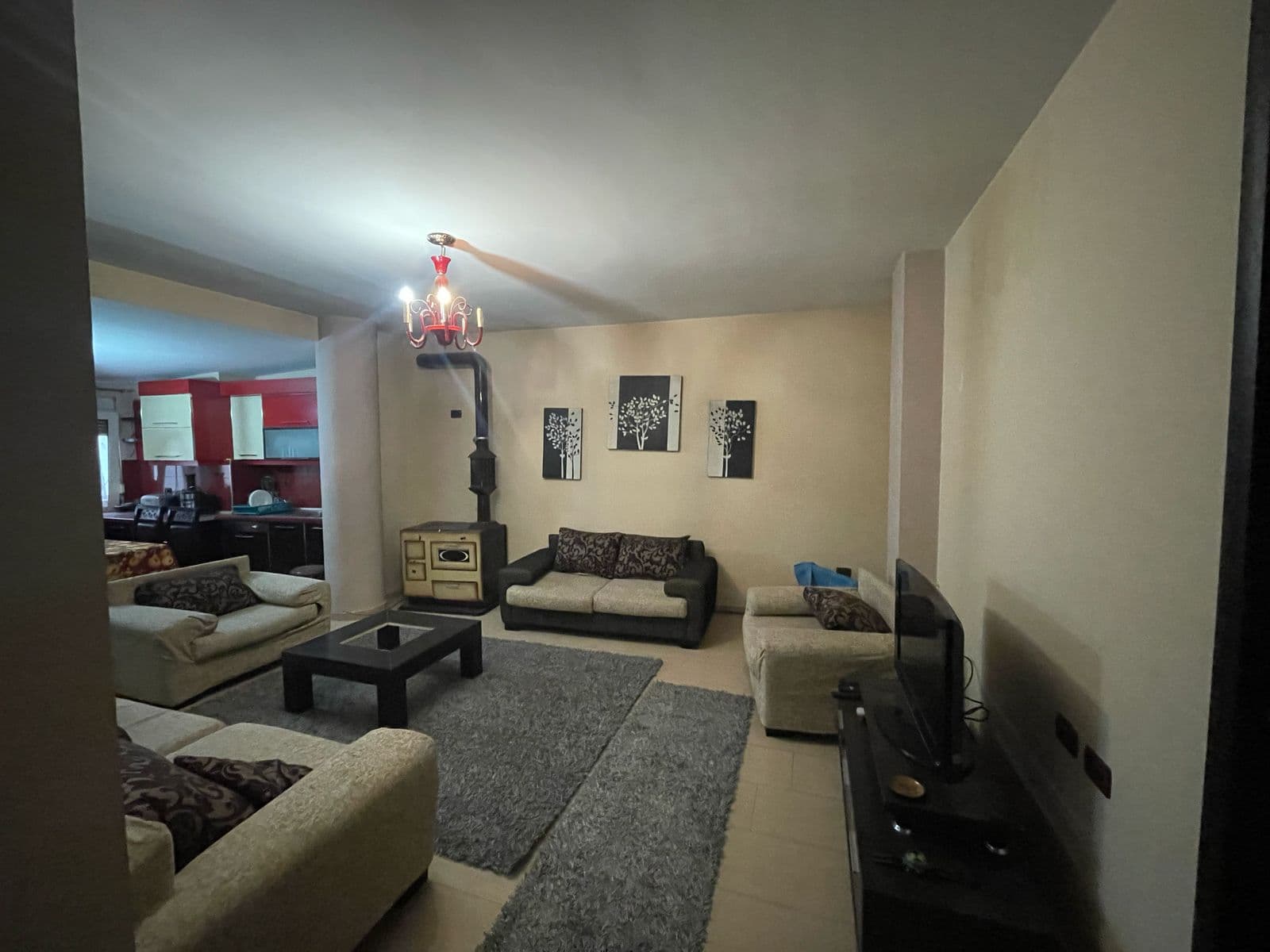 Jepet me qira Apartamenti 3+1+2 Tregu Elektrik