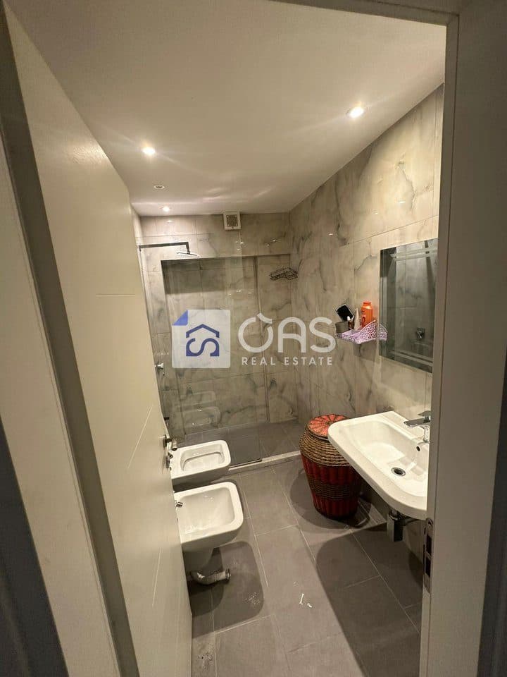 Jepet me qera apartament 2+1 tek Stacioni Trenit 2