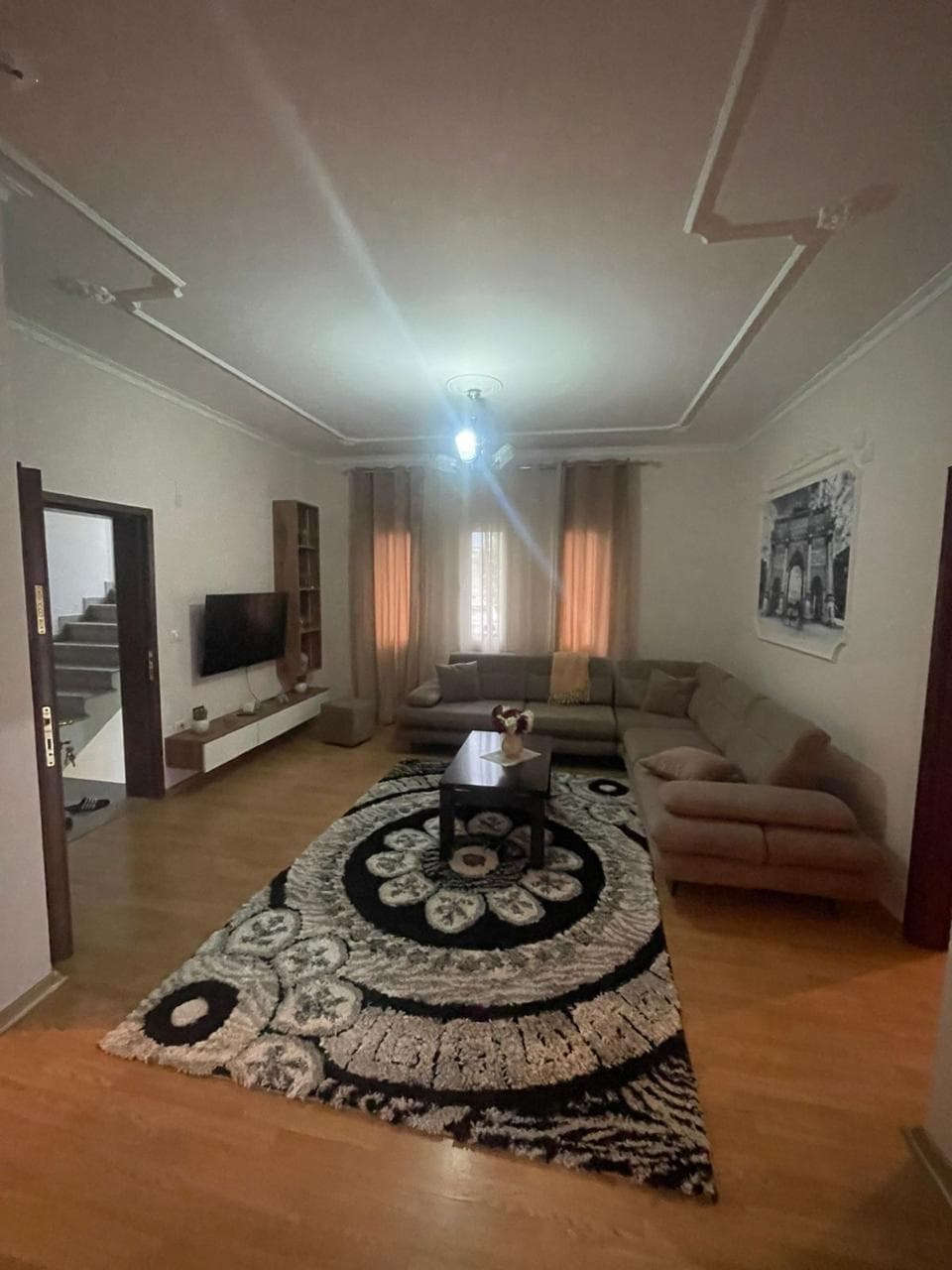 Jepet me qera apartament 2+1 ne 5 Maj