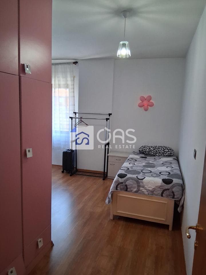 Jepet me qera apartament 2+1 ne Myslym Shyr 4