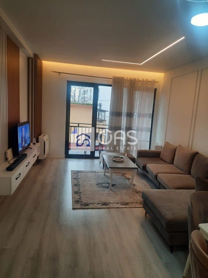 Jepet me qera apartament 2+1+2 tek Farmacia 10 (Kompleksi Arlis)