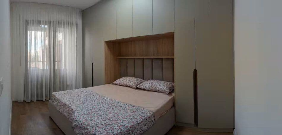 Jepet me qera apartament 2+1 tek Komuna Parisit 2