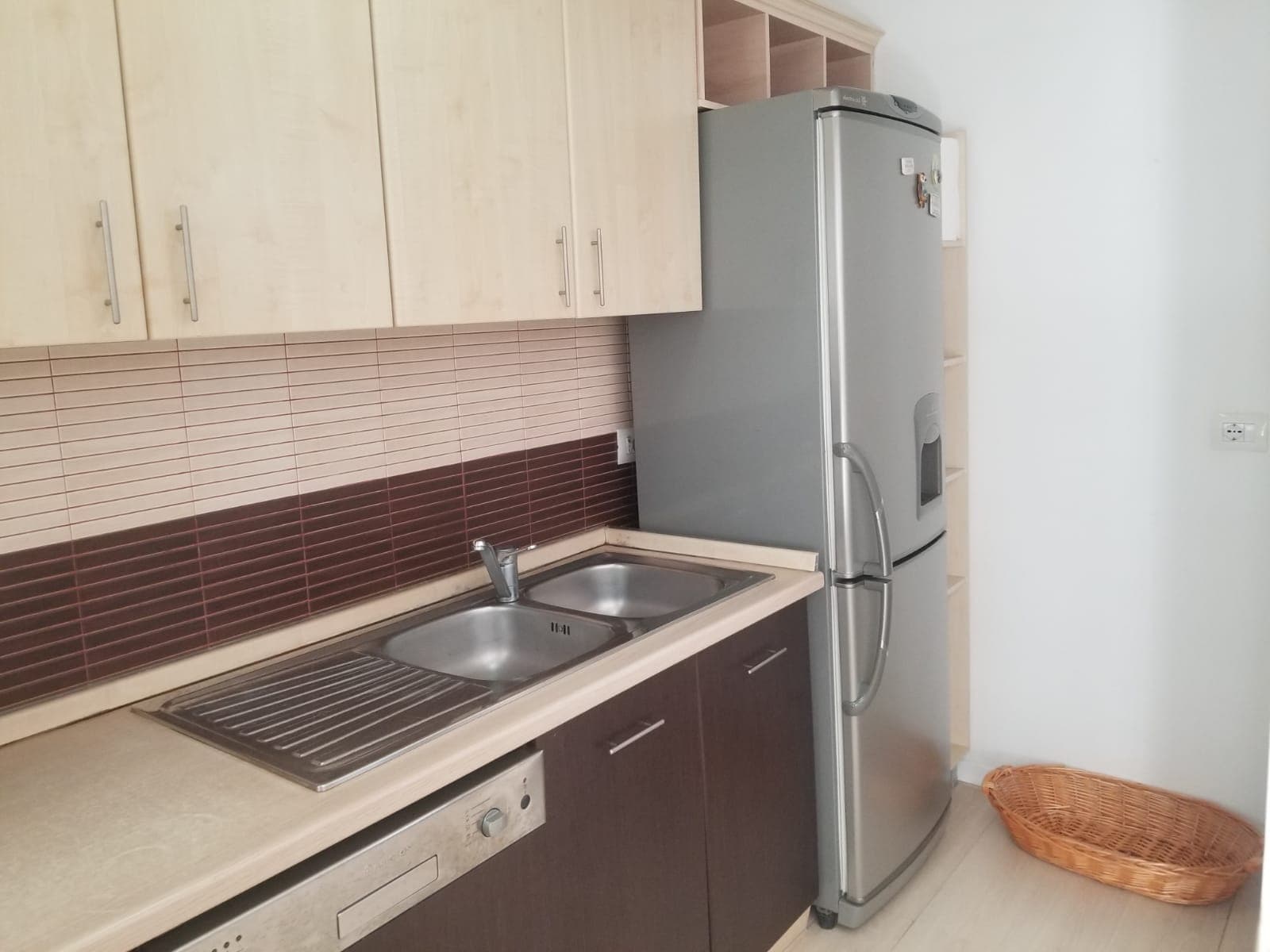 Jepet me Qera Apartament 2+1 Ne Bllok 2
