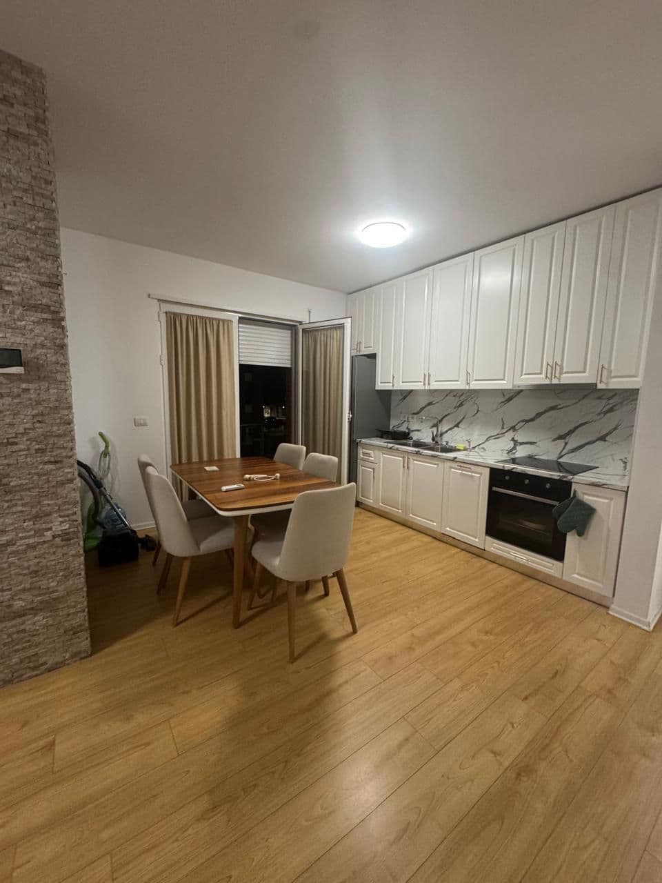 Jepet me Qera Apartament 1+1 Ne astir