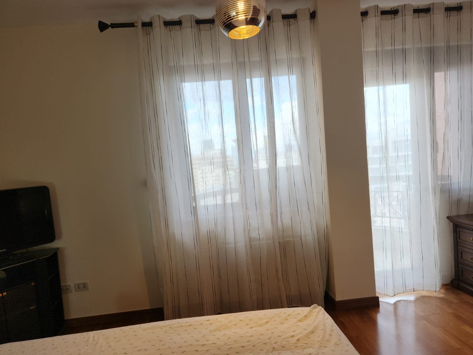 Jepet me qera apartament 2+1 prane Sheshit Nene Tereza 3