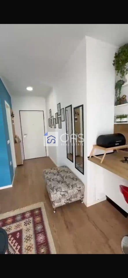 Jepet 2 apartament me qera 1+1 Rruga E Durrsit 3