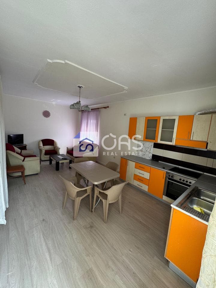 Jepet Apartament me qera 2+1 KOMUNA E PARISIT (prane kristal center)
