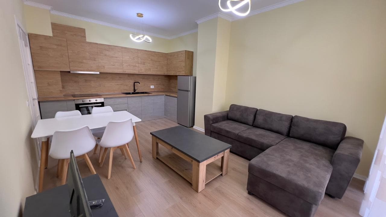 Jepet me qera apartament 2+1 ne Yzberisht te Grand Gallery 550 euro/muaj