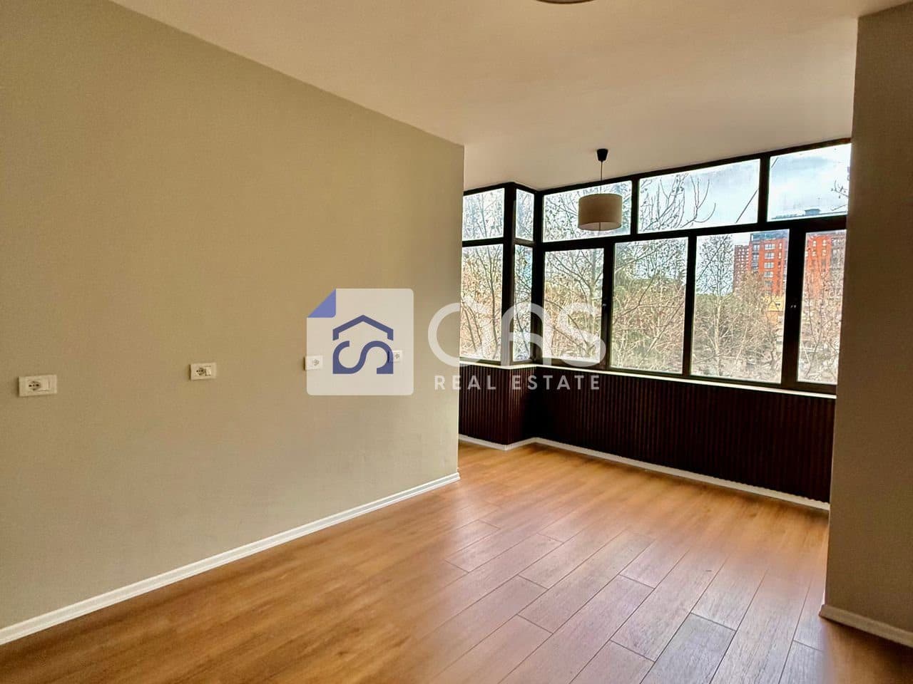 Jepet apartament me qera 1+1 perball Gjykates